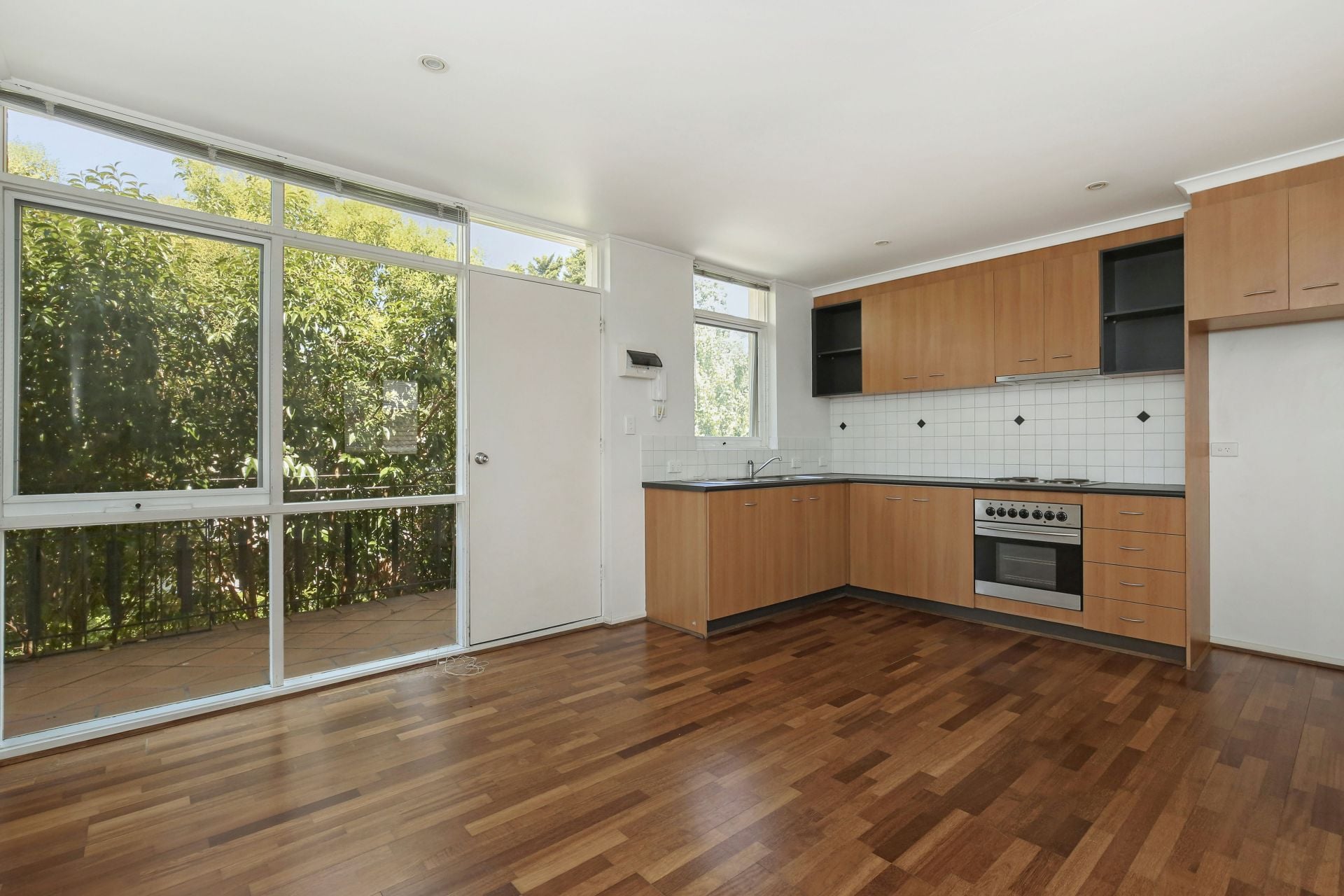 One Bedroom Apartment in Attractive Block with Balcony