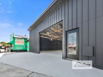 OFFICE/WAREHOUSE FREESTANDER WITH MAJOR EXPOSURE!