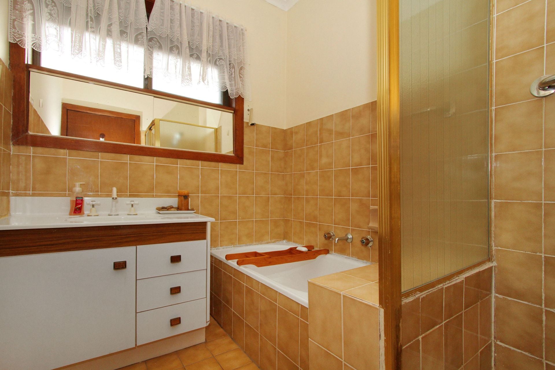 BEAUTIFULLY PRESENTED, METICULOUSLY MAINTAINED