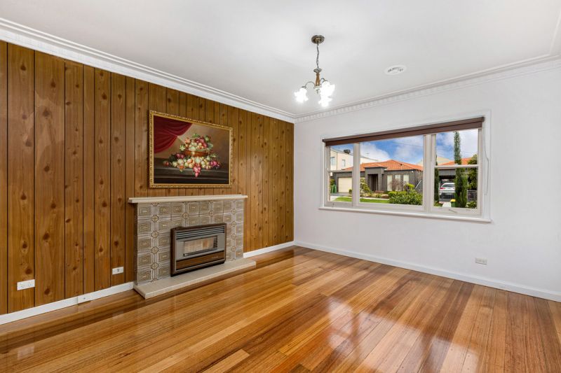 9 Dongola Road, West Footscray - Thumbnail 4