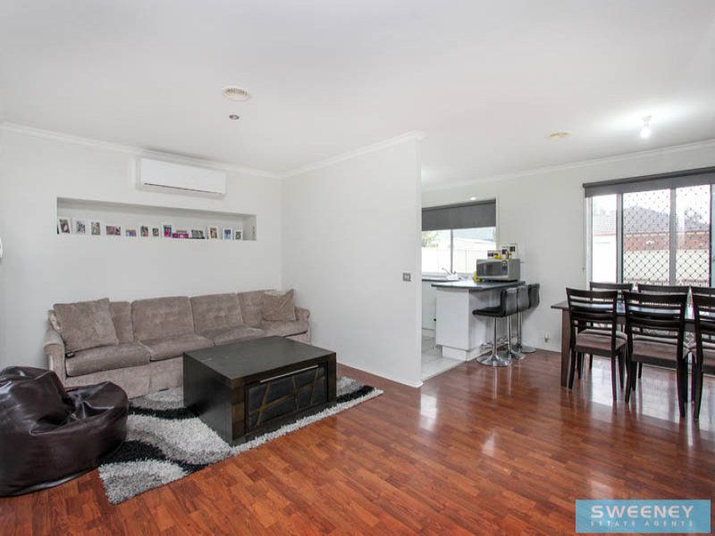 28 Blakeville Drive, Caroline Springs - Thumbnail 4
