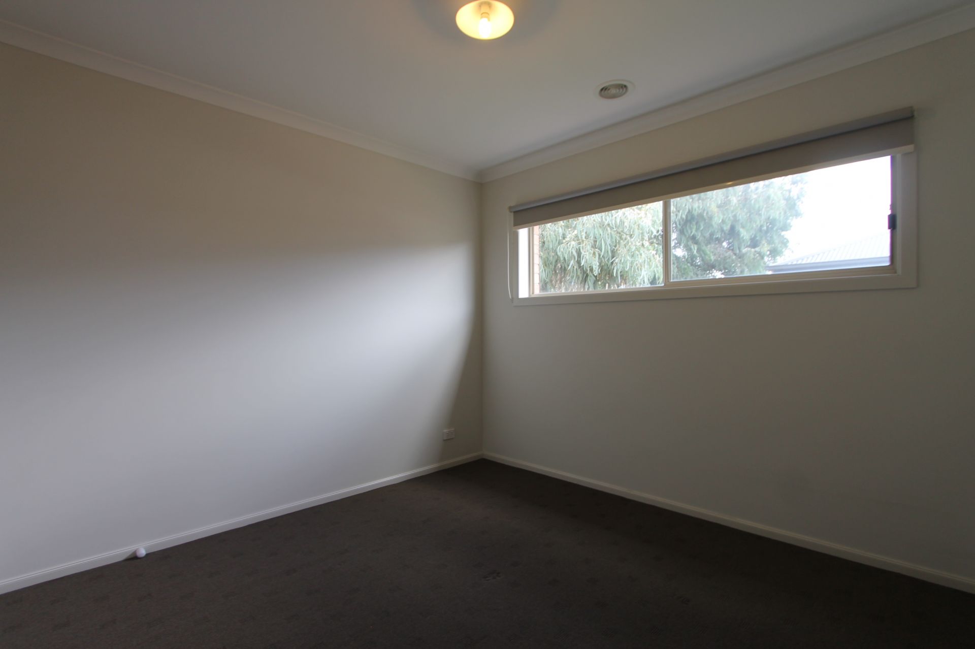 Spacious Home in Mill Park Lakes Estate