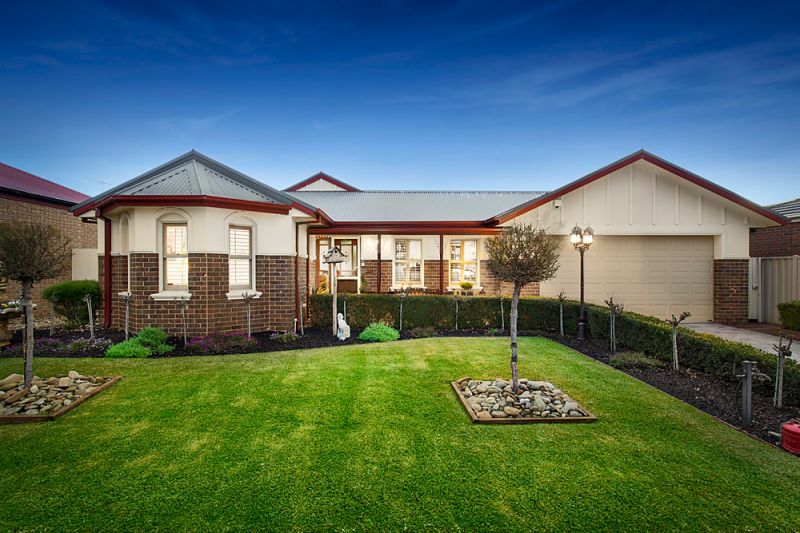 9 Parkside Close, Caroline Springs - Thumbnail 2