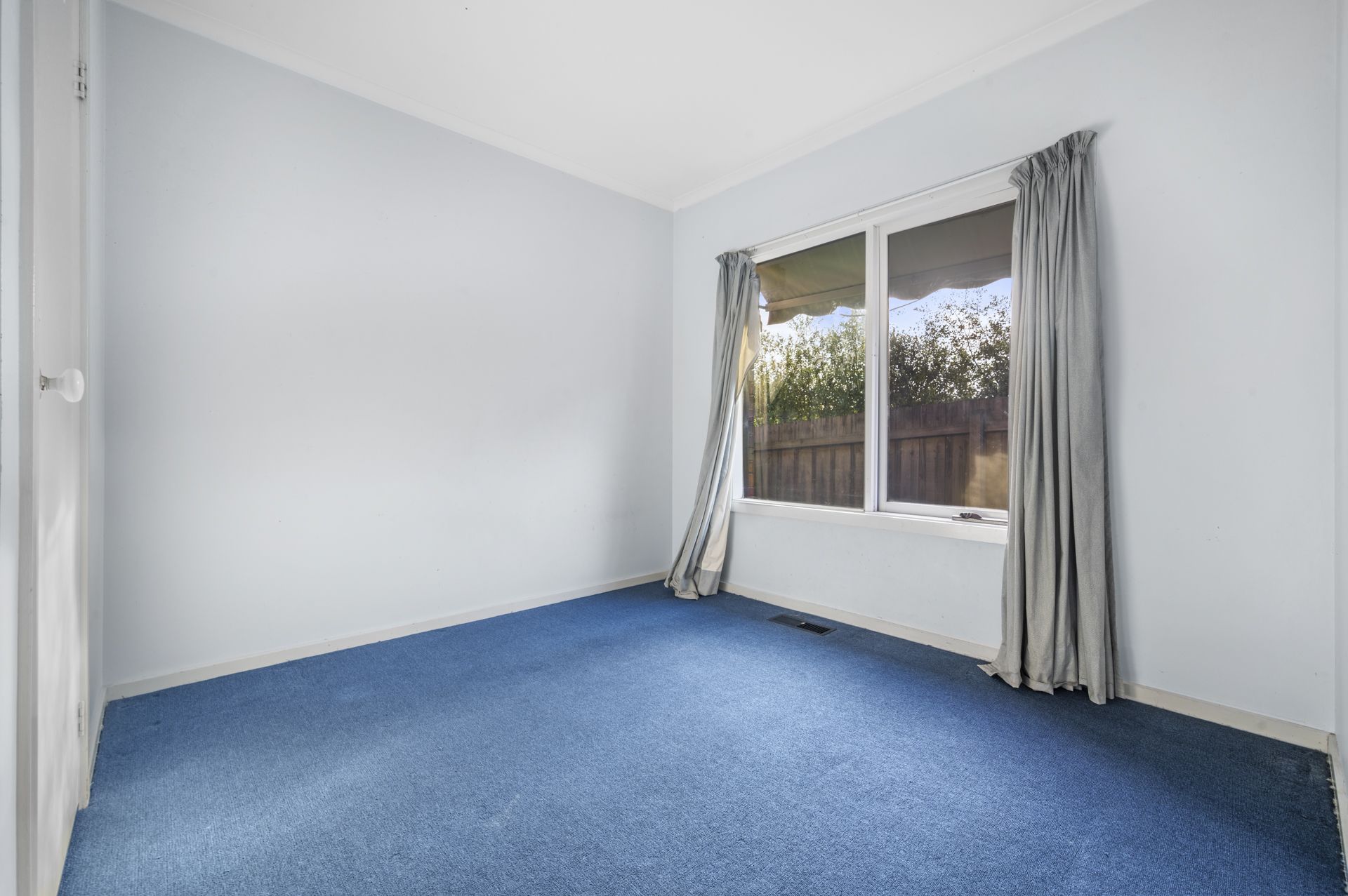 PERFECT FIRST HOME OR INVESTMENT - GREAT  LOCATION