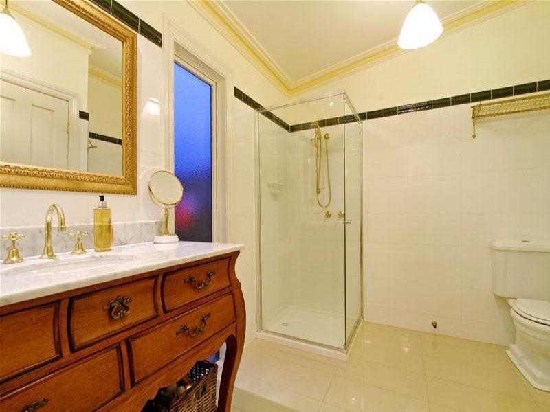 Beautifully renovated 1930's property with class & charm