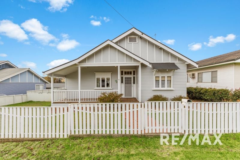 JUNEE 62 Joffre Street