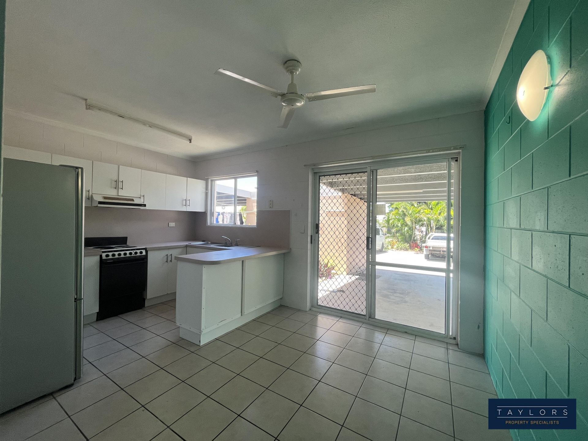28/11 Island Dr, Cannonvale Taylors Property Specialists