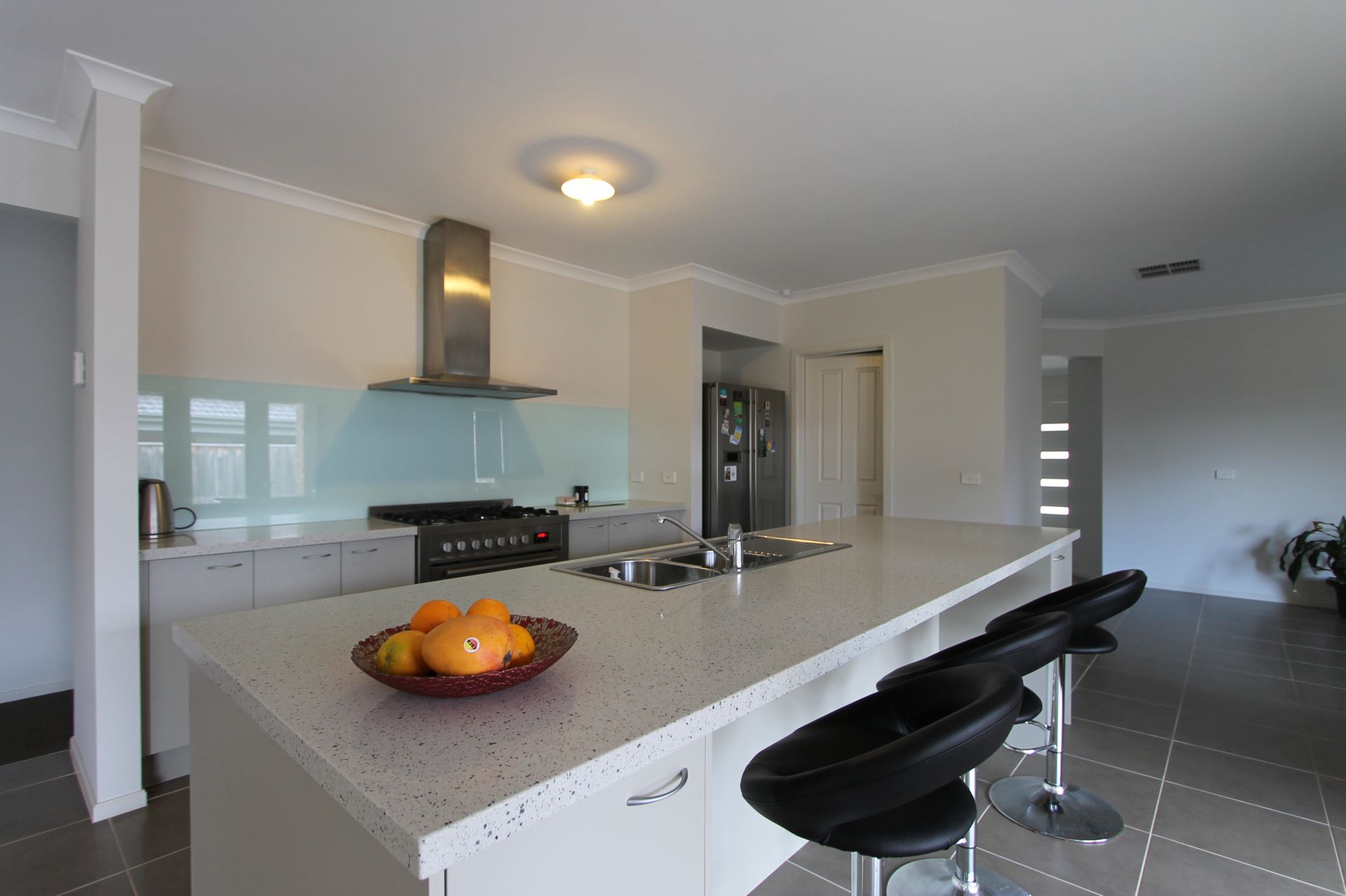 Spacious Home in Mill Park Lakes Estate