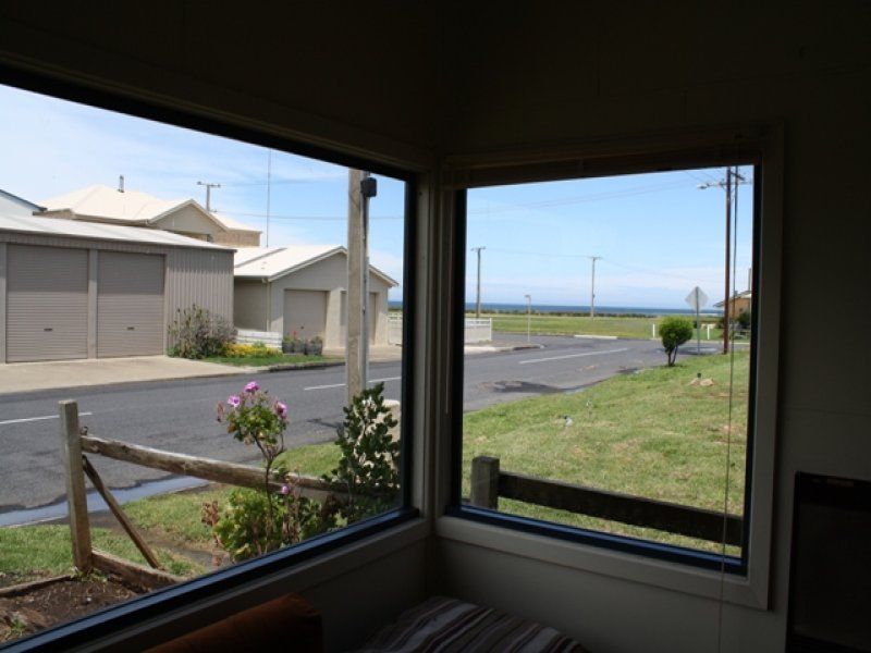 98 Meylin Street PORT MACDONNELL SA, Port Macdonnell - Thumbnail 4