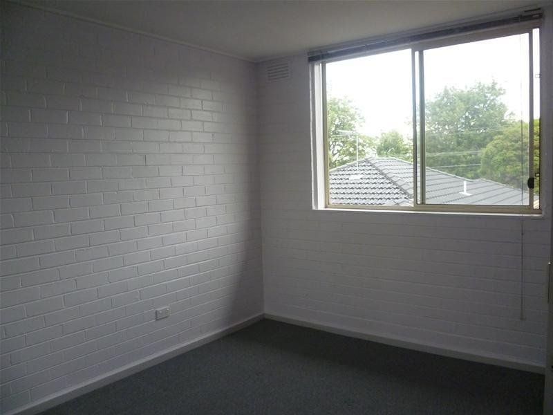 Stylish 1 Bedroom Apartment Opposite Green Parklands!