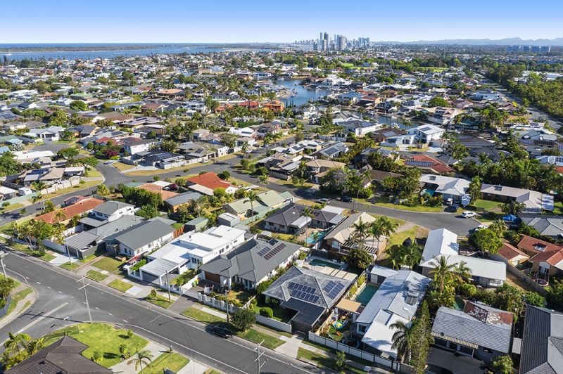 72 Poinsettia Avenue, Runaway Bay - Thumbnail 2