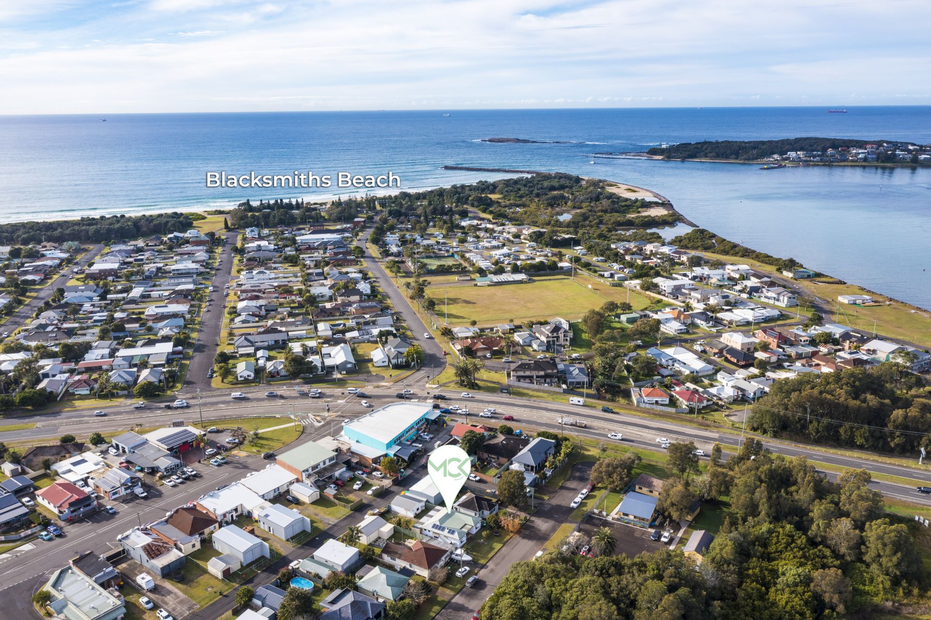 Treasured Home on Dual Access Block with R3 Zoning Close to Beach and Lake, To Beach And Lake - Thumbnail 3