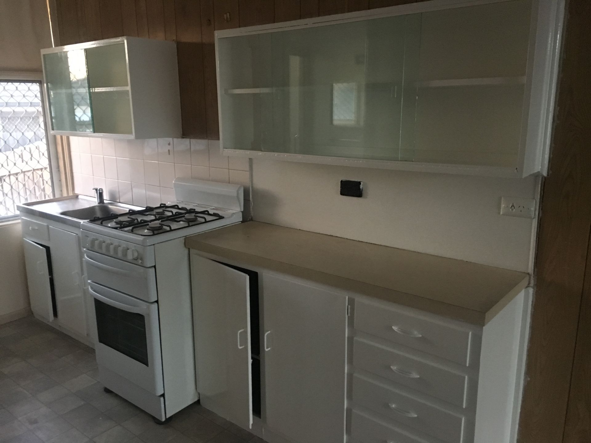 TIDY UNIT FOR LEASE!