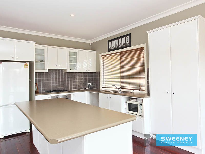 28 Kerford Crescent, Point Cook - Thumbnail 3