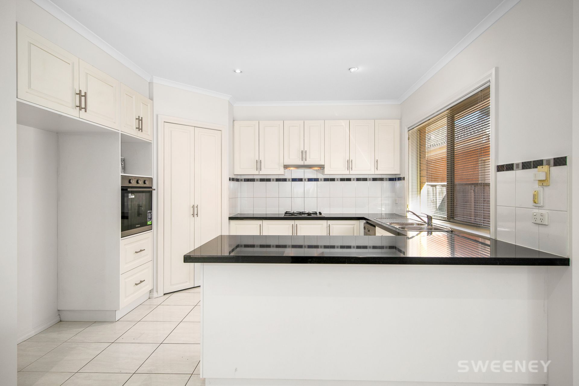 89 Middle Park Drive, Sanctuary Lakes - Thumbnail 3