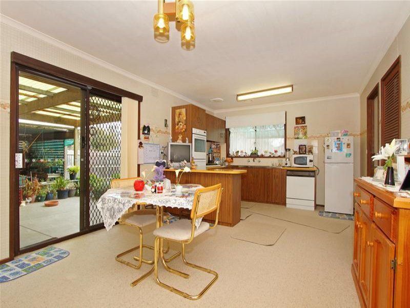 WALK TO EVERYTHING- FANTASTIC LOCATION!