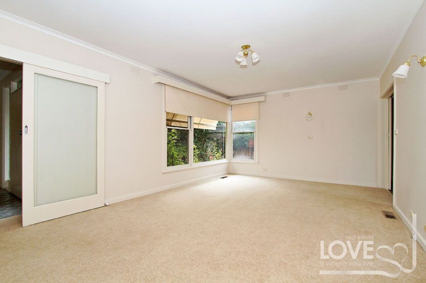 The perfect Kew home in the perfect Kew position! 
* 6 Month Lease*
