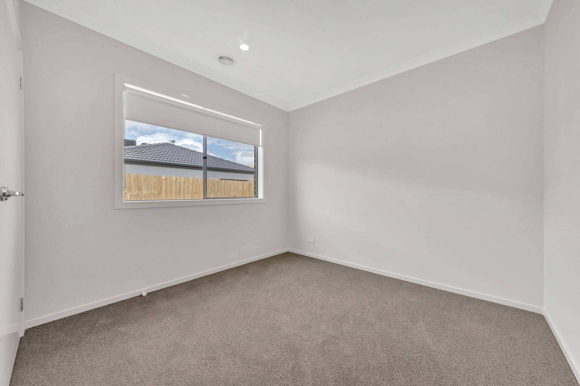 BRAND NEW A READY TO MOVE IN!