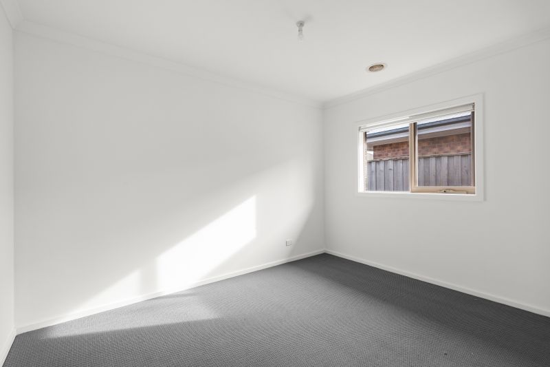 9 Atarhi Parade, Lalor