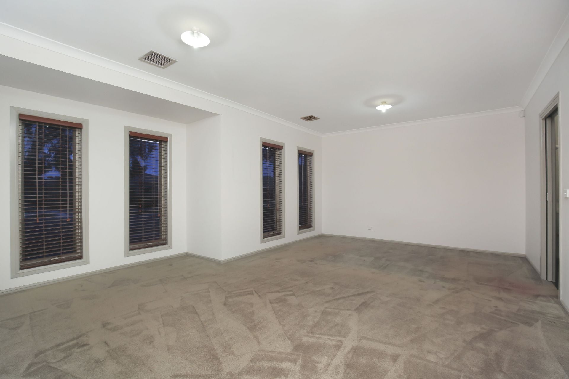 Spacious Four Bedroom Home, Theatre Room, Study & Rumpus Areas and more!