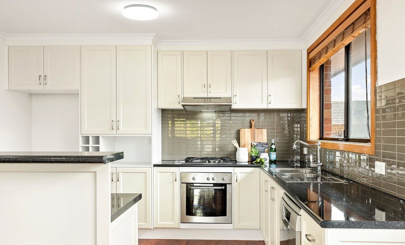 Lovely 2 Bedroom Unit In a Great Location!