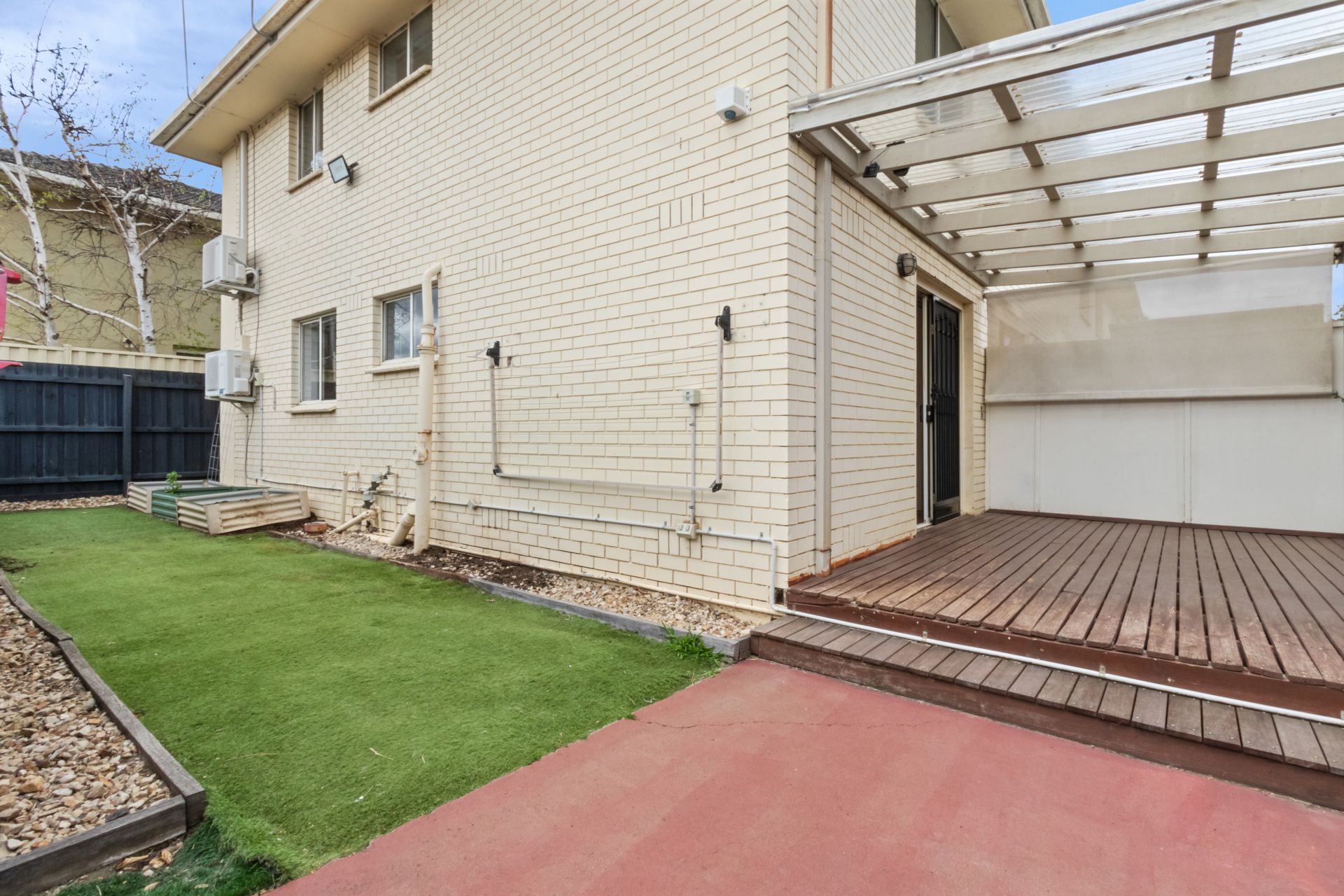 One Bedroom Apartment with Huge Courtyard