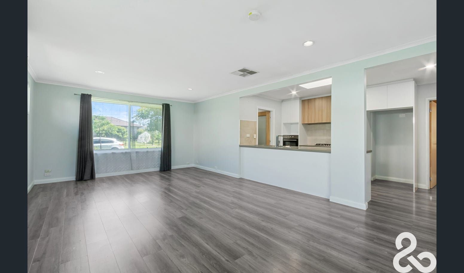 Ideal Family Living in a Prime Location