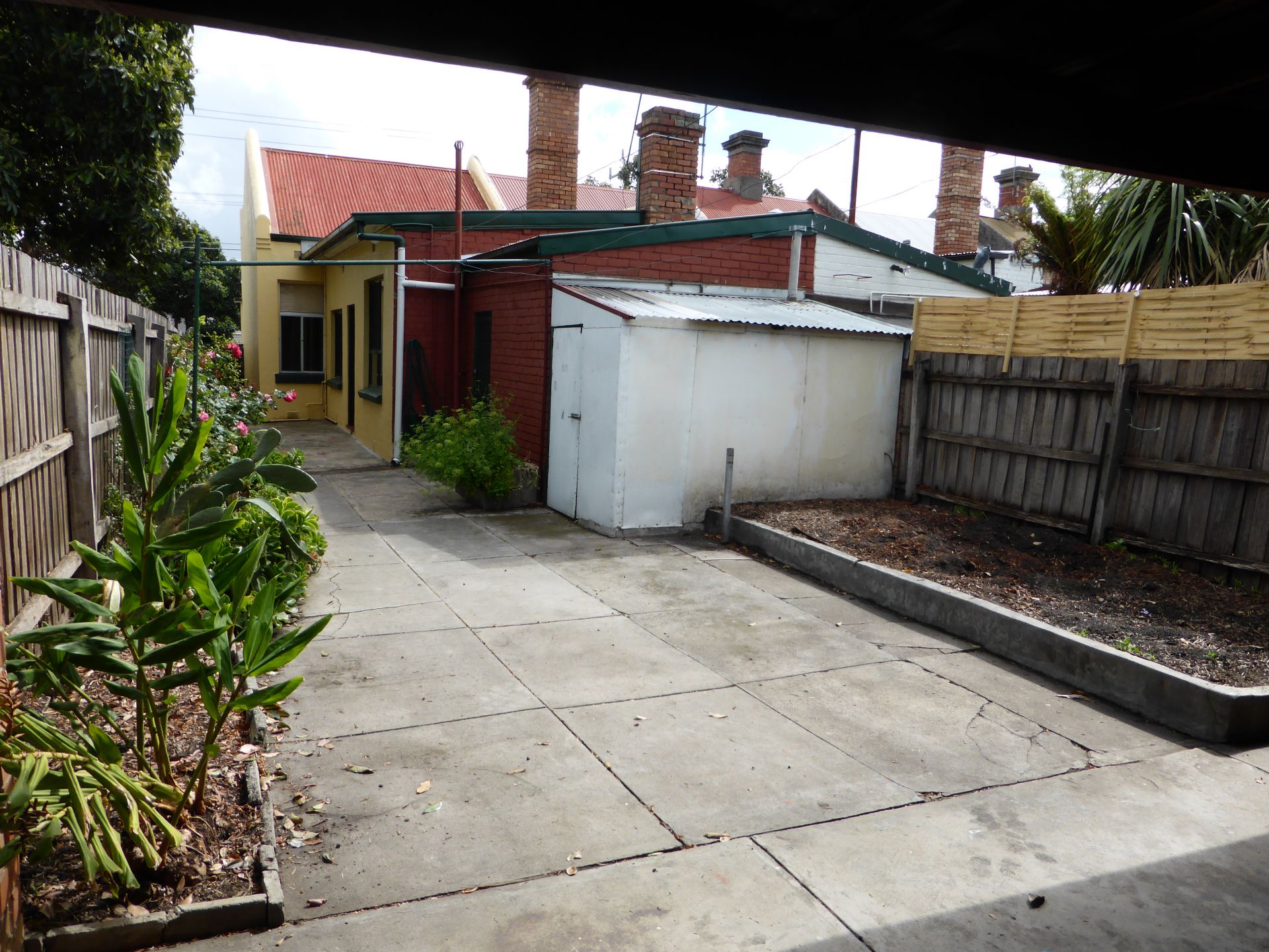 Single Fronted Terrace In Ideal Location