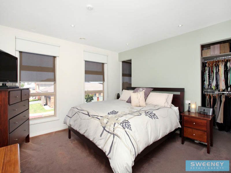 16 Dickerson Way, Caroline Springs - Thumbnail 8