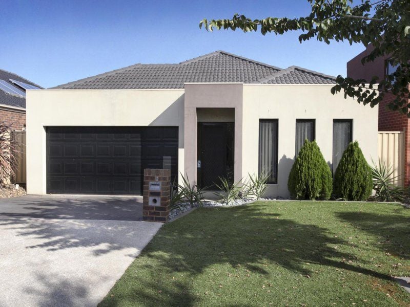 8 Maranoa Grove, Caroline Springs - Thumbnail 2