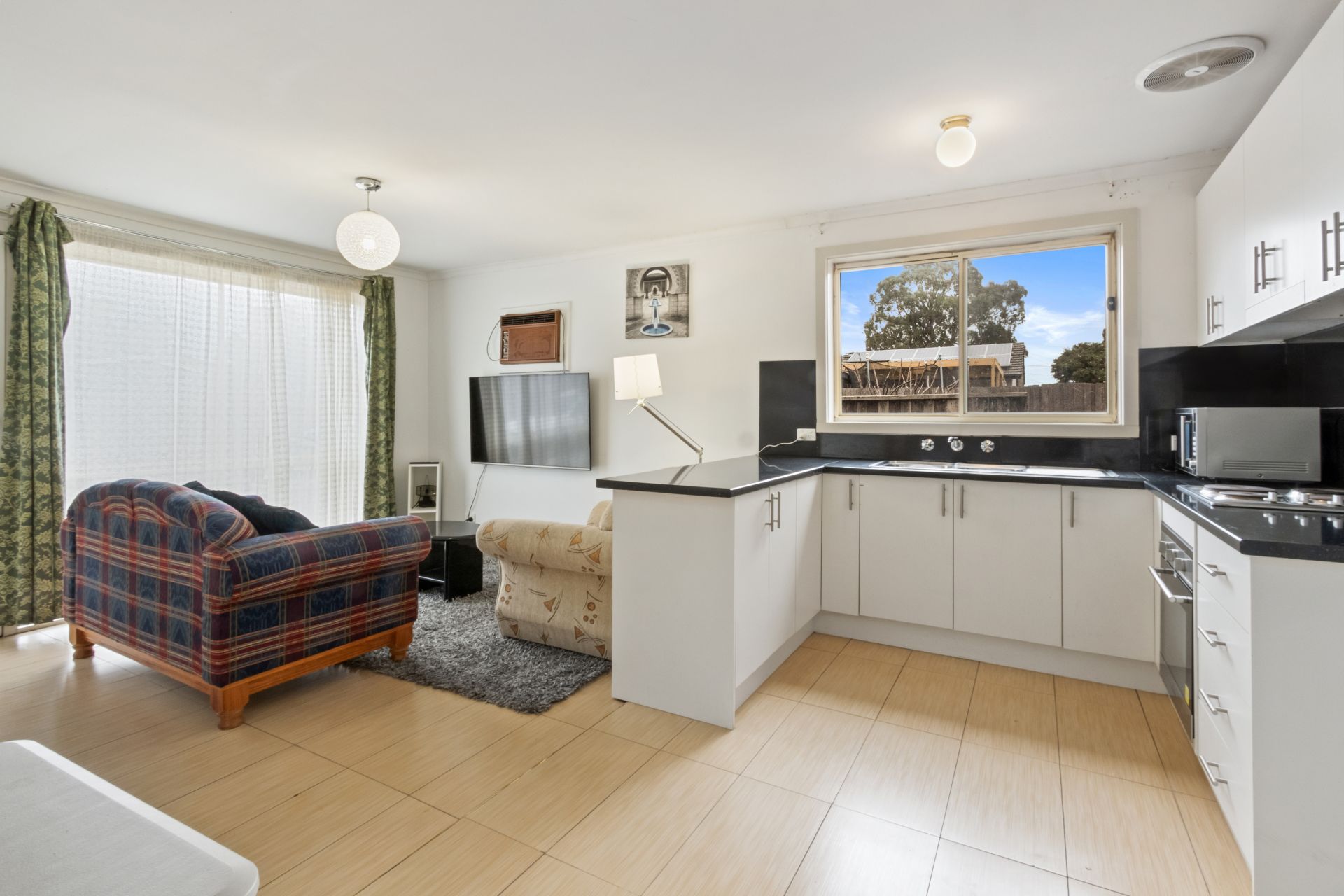 CONVENIENT UNIT LIVING