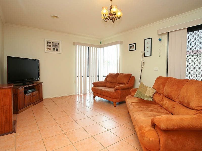9 Wyperfeld Circuit, Caroline Springs - Thumbnail 5