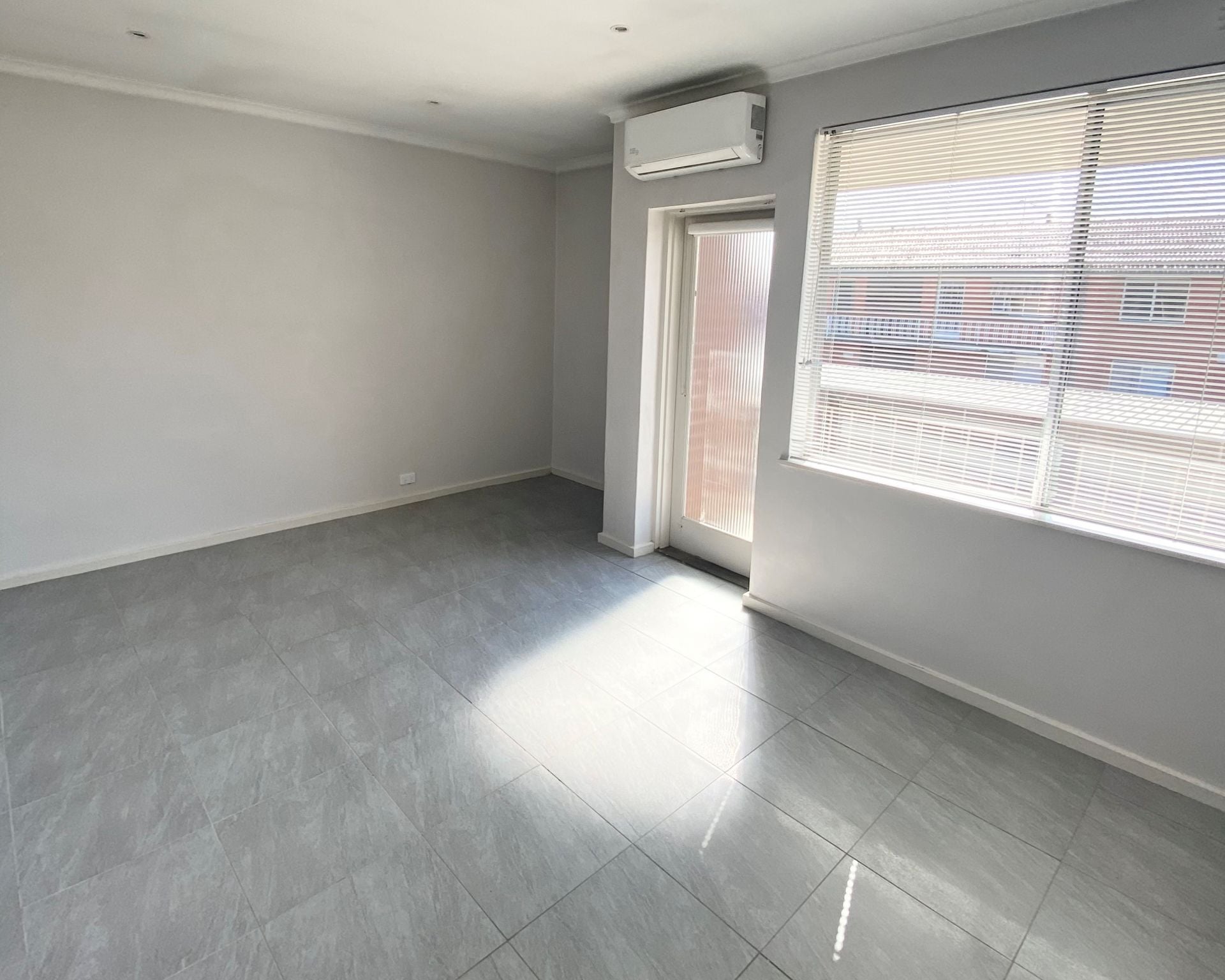 Large, updated 2 bedroom unit!