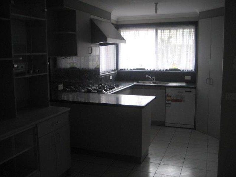 4 BEDROOMS, 3 BATHROOMS IN A GREAT LOCATION!