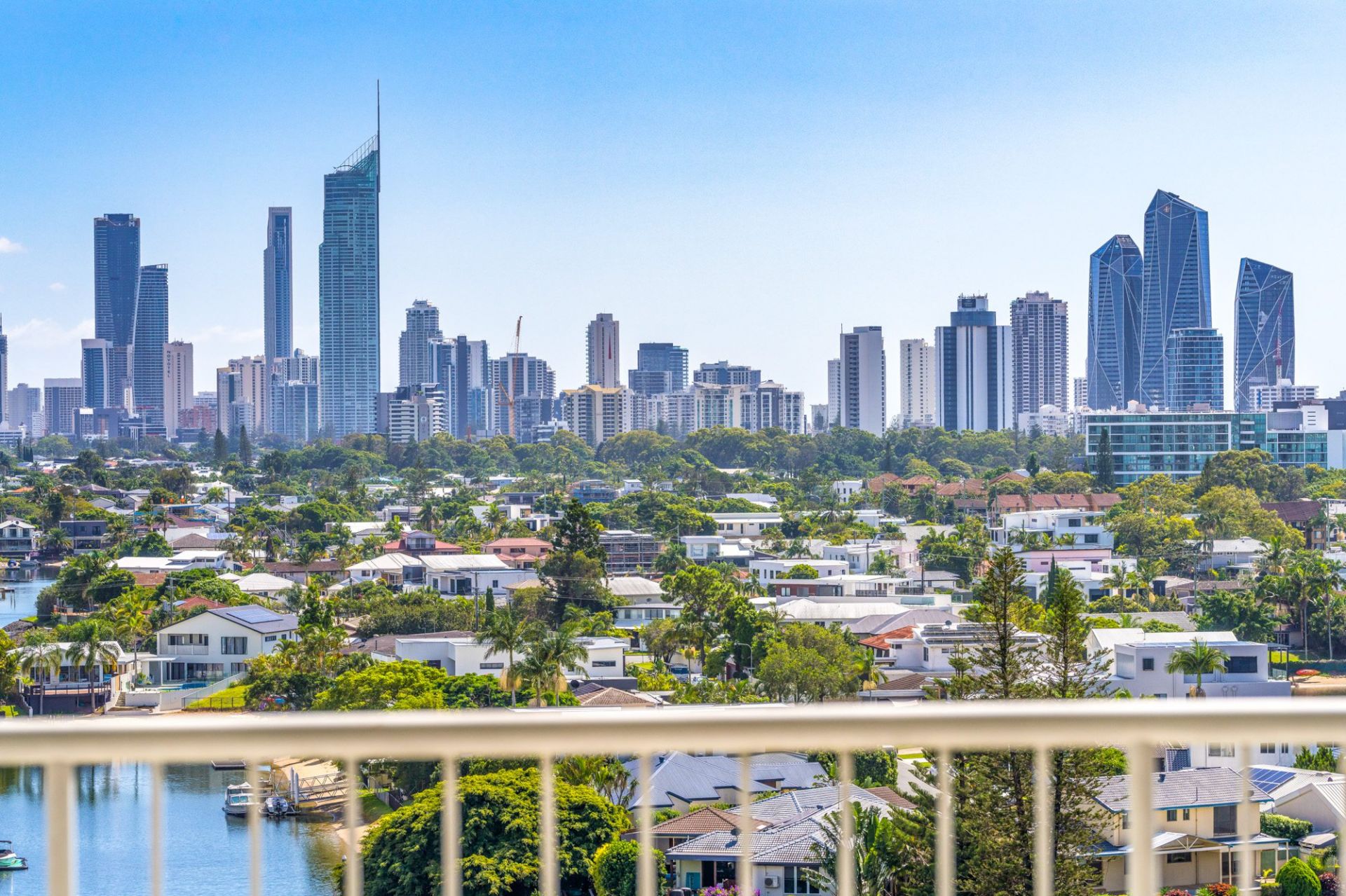42/56 Hooker Boulevard, Mermaid Waters - Thumbnail 3