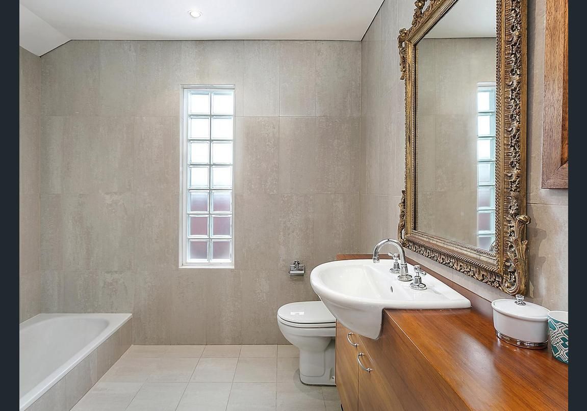 Executive style modern home in Annandale