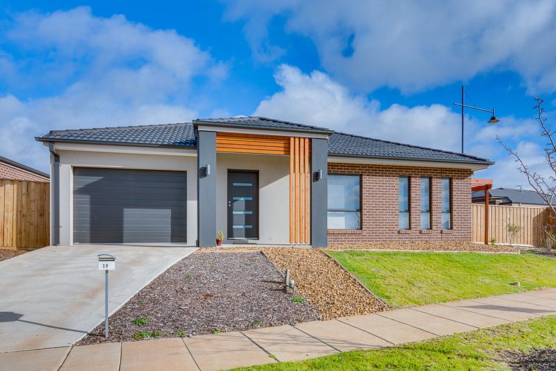 19 Essence Boulevard, Bacchus Marsh - Thumbnail 2