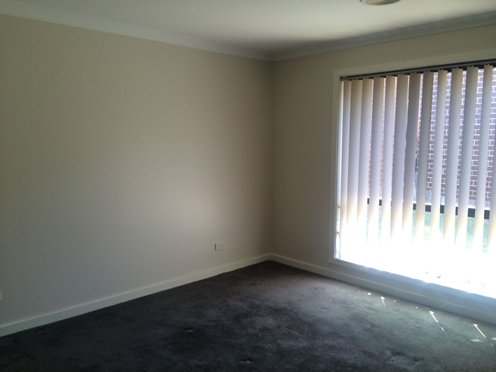 FRESHLY PAINTED TOWNHOUSE!