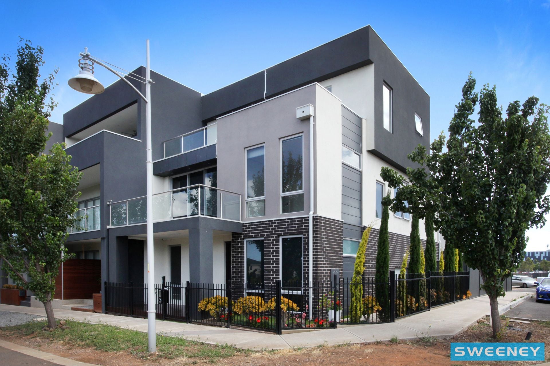 12 Caravel Lane, Caroline Springs - Thumbnail 3