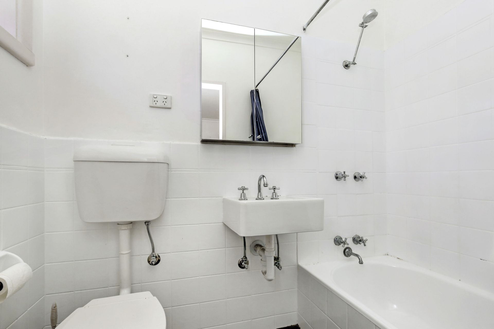 Bright, Refurbished Apartment!