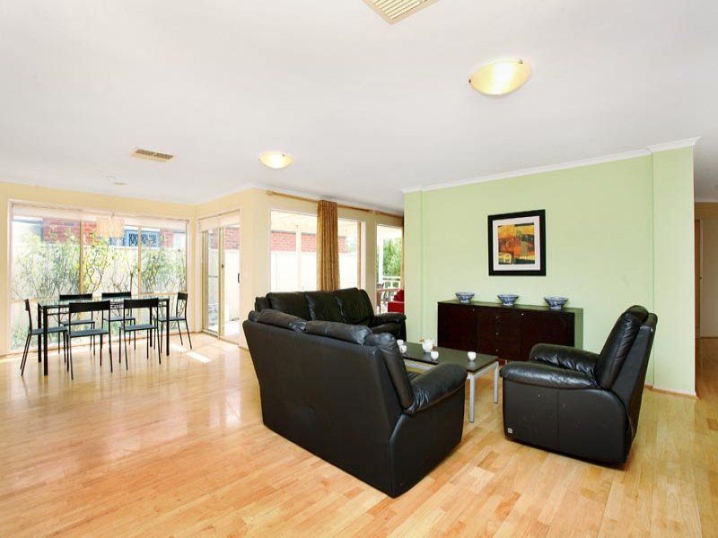 20 Broadhurst Way, Caroline Springs - Thumbnail 4