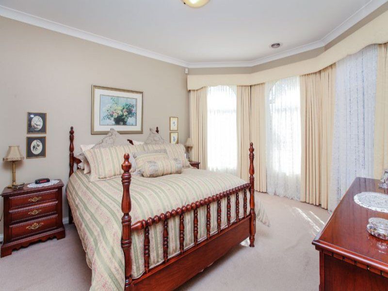 105 Chisholm Drive, Caroline Springs - Thumbnail 8