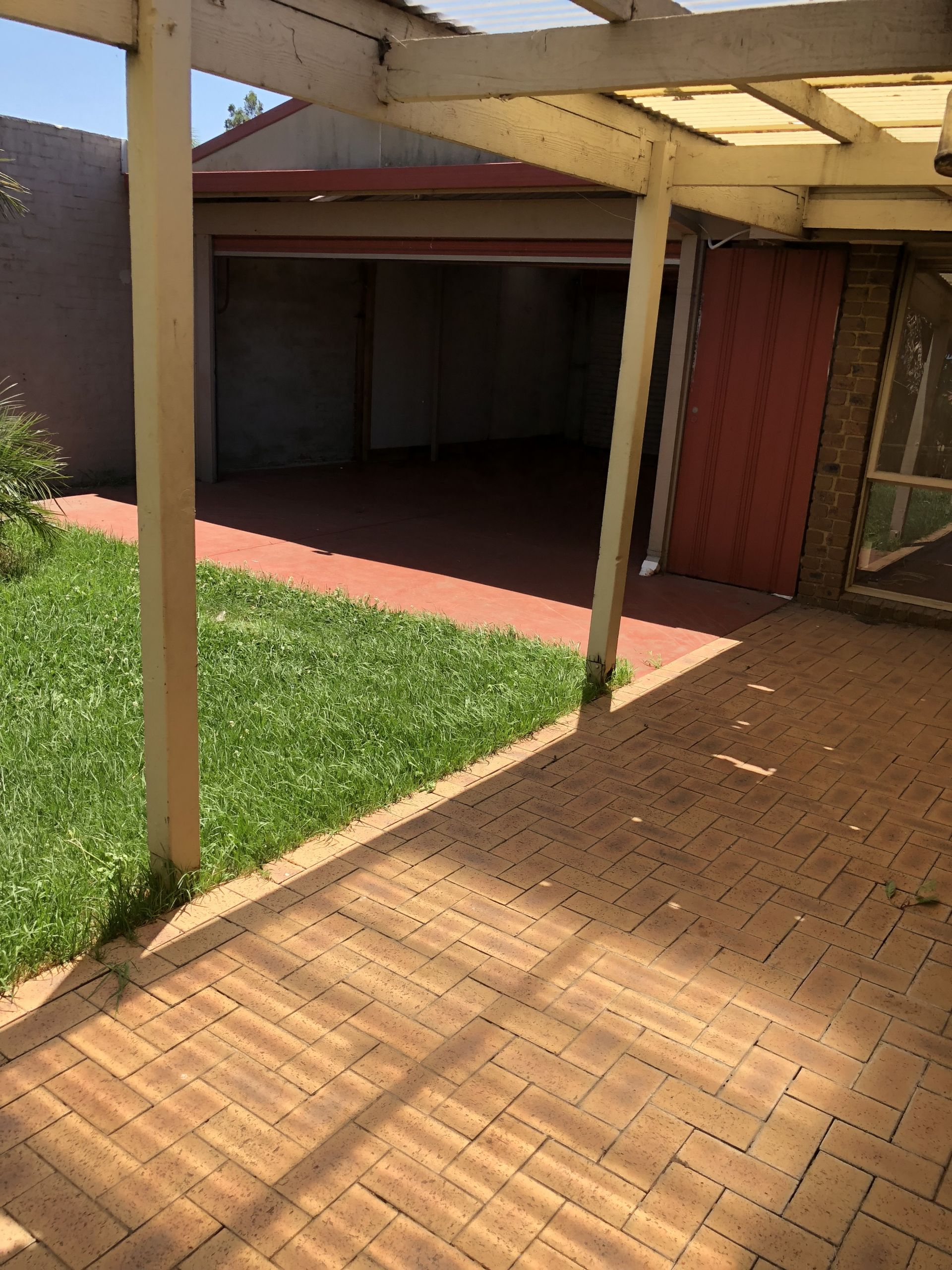 Your Tropical Oasis in Suburbia!