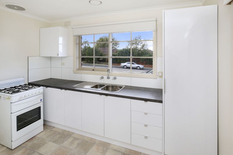 1/241 Gilbert Road, Preston