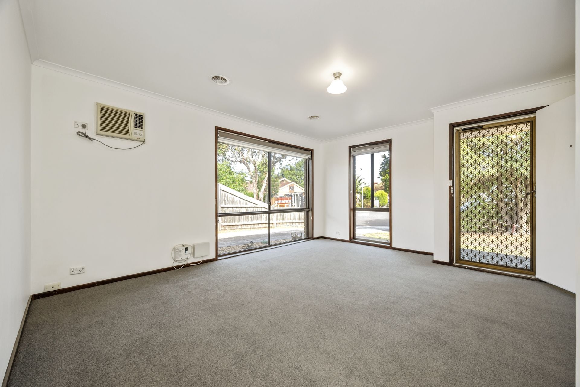 MAINTENANCE FREE! IMMACULATE UNIT IN QUIET COURT LOCATION