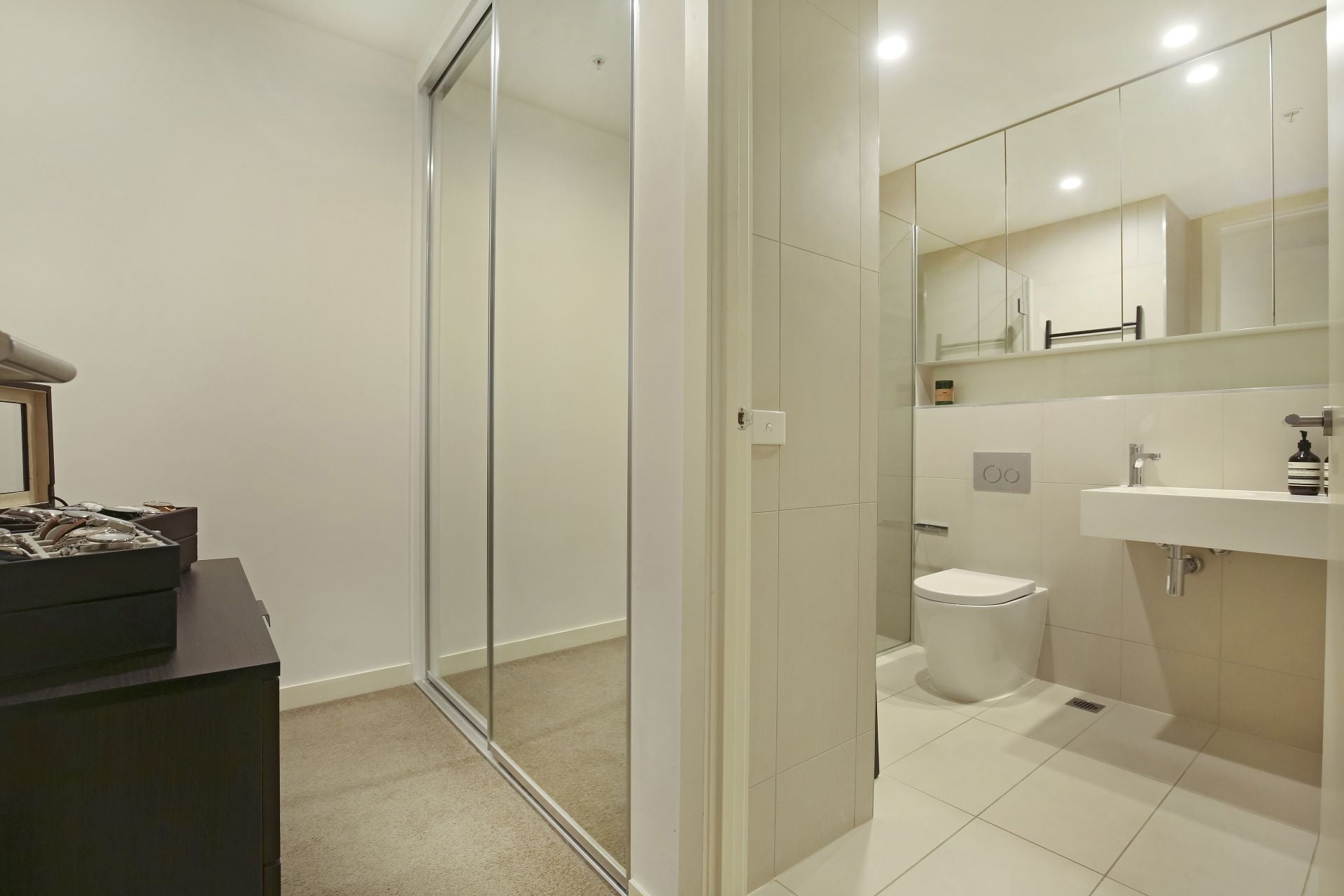 Spacious and Modern Two Bedroom Apartment in Perfect Location! Pet Friendly!