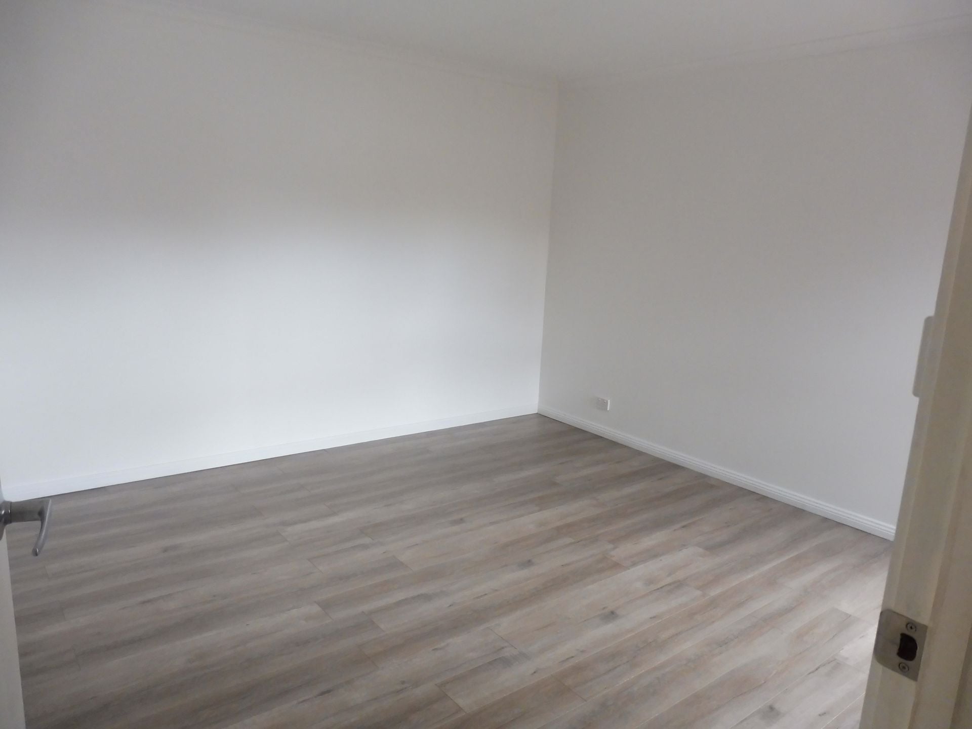 WALKING DISTANCE TO THOMASTOWN TRAIN STATION