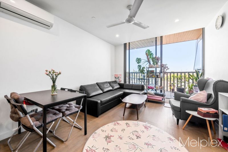 Sunny and Bright with a Sought-after City Fringe Location