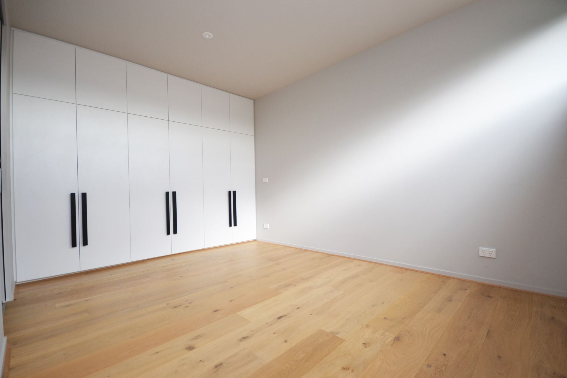 CONTEMPORARY ELEGANCE & STYLE