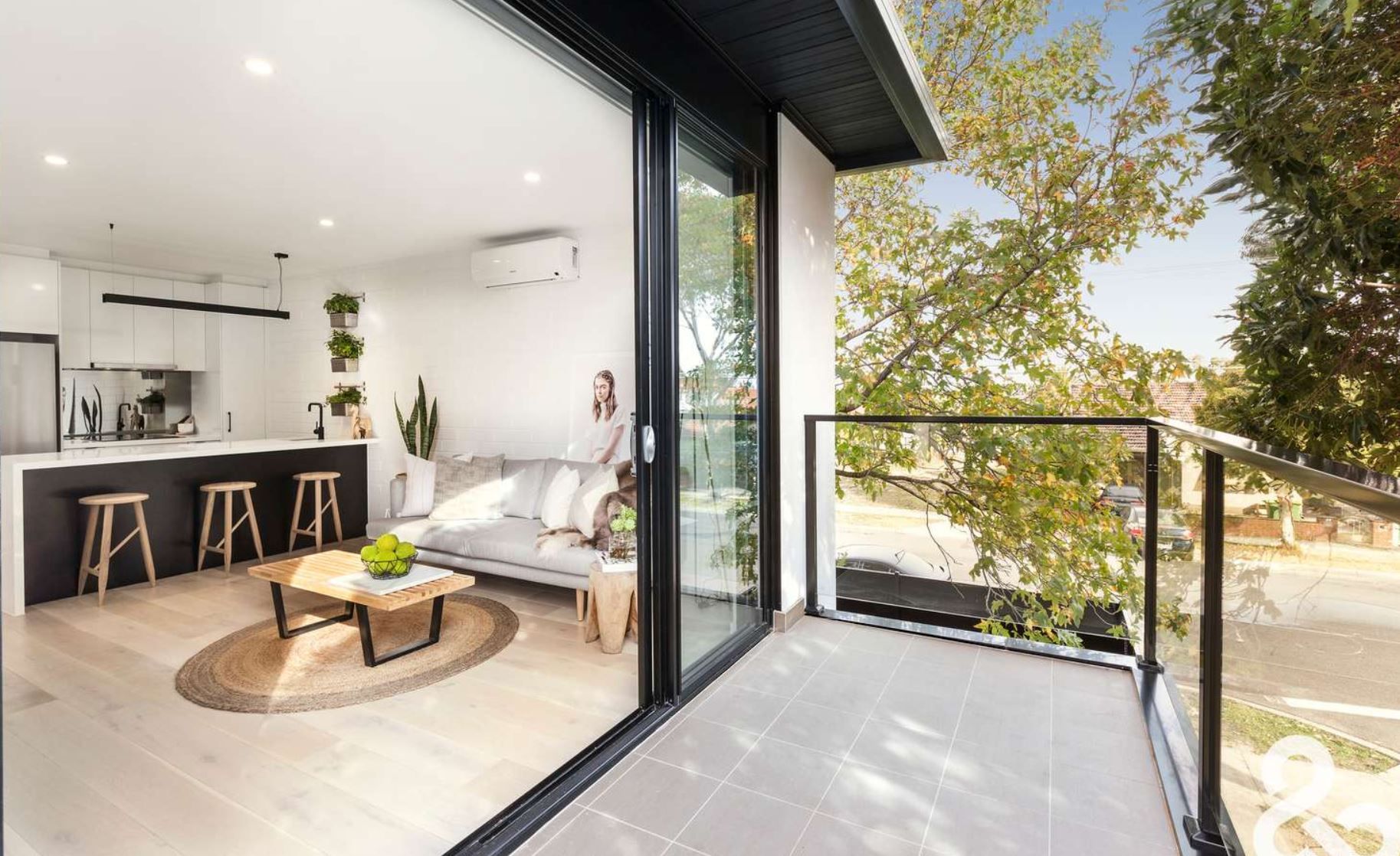 MODERN INNER NORTH LIVING